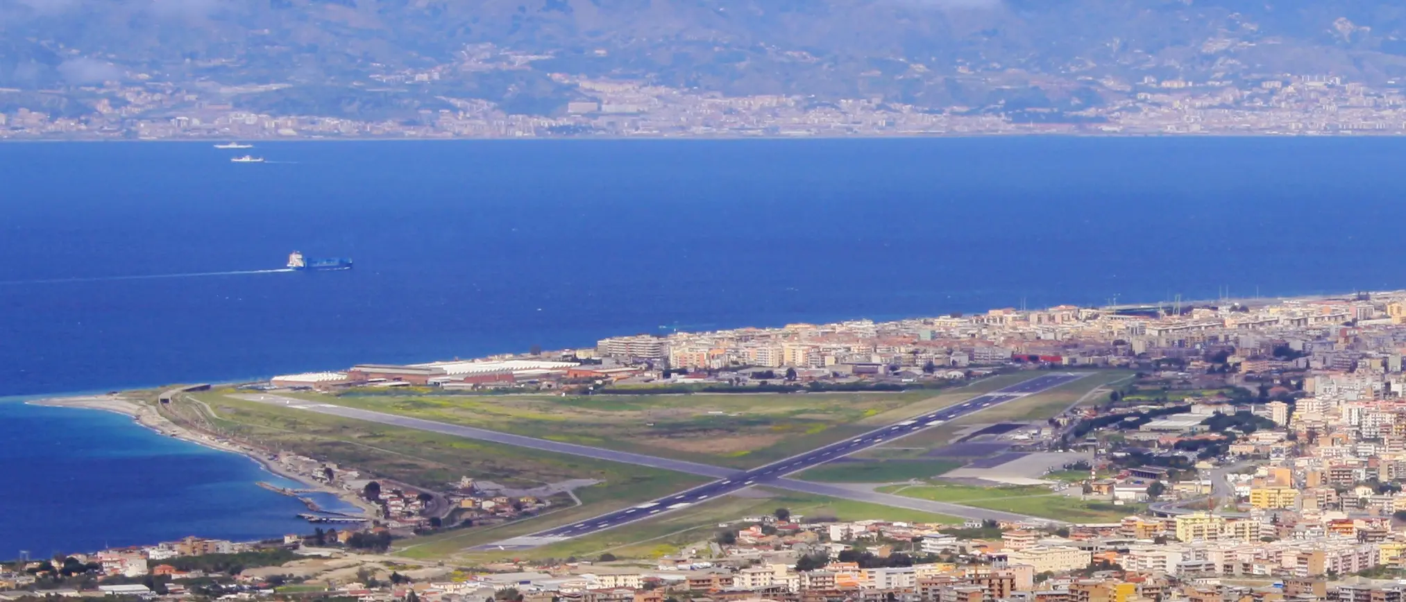 Aeroporto di Reggio Calabria, perché Ryanair cambia le rotte in inverno: la politica non c’entra con la stagionalità\n