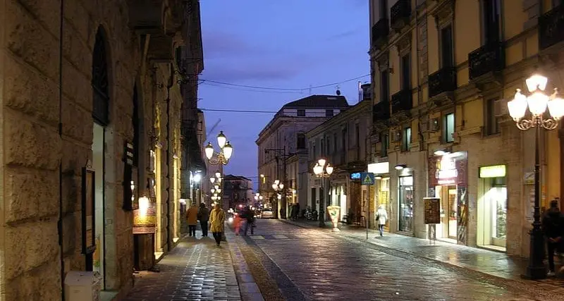 Isola pedonale permanente su Corso Mazzini:\u00A0l’Amministrazione incontra\u00A0i commercianti: si parte il\u00A025 settembre\n