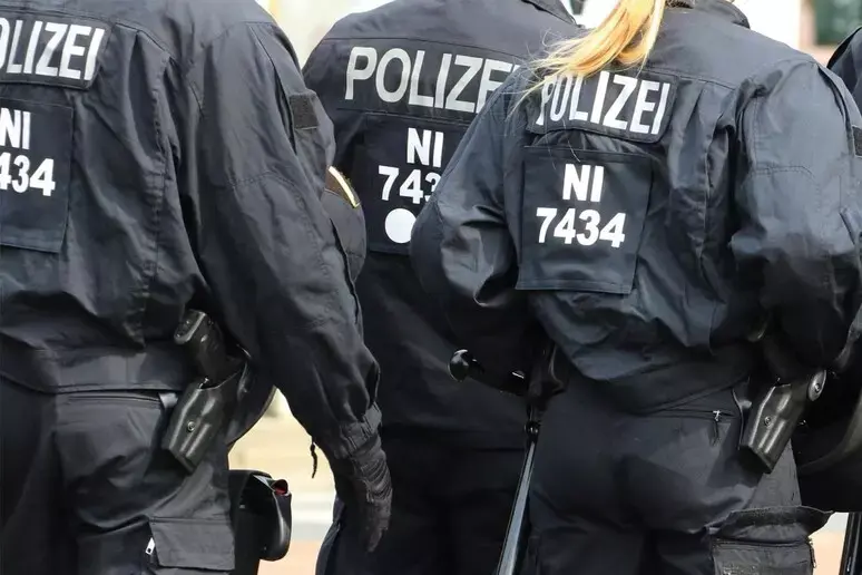 Esplosione alla stazione di Augusta in Germania: due feriti e traffico ferroviario in tilt\n
