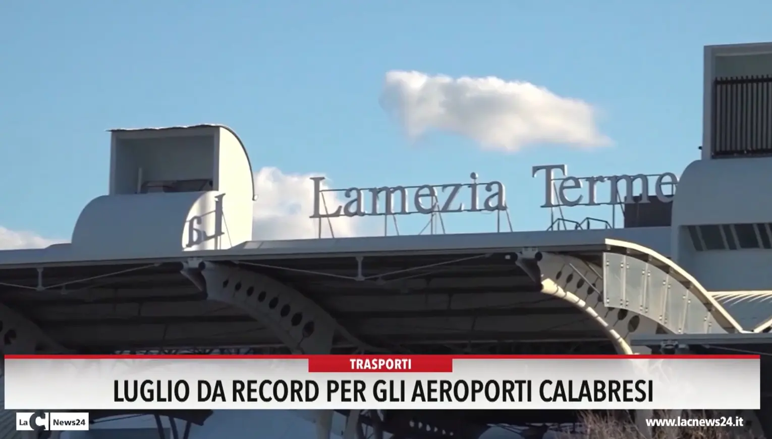 Luglio da record per gli aeroporti calabresi