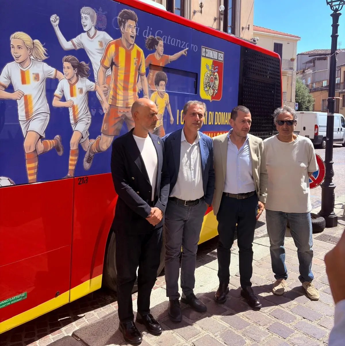 Servizio bus dedicato al settore giovanile dell’US Catanzaro: siglata\u00A0la partnership con Amc\n
