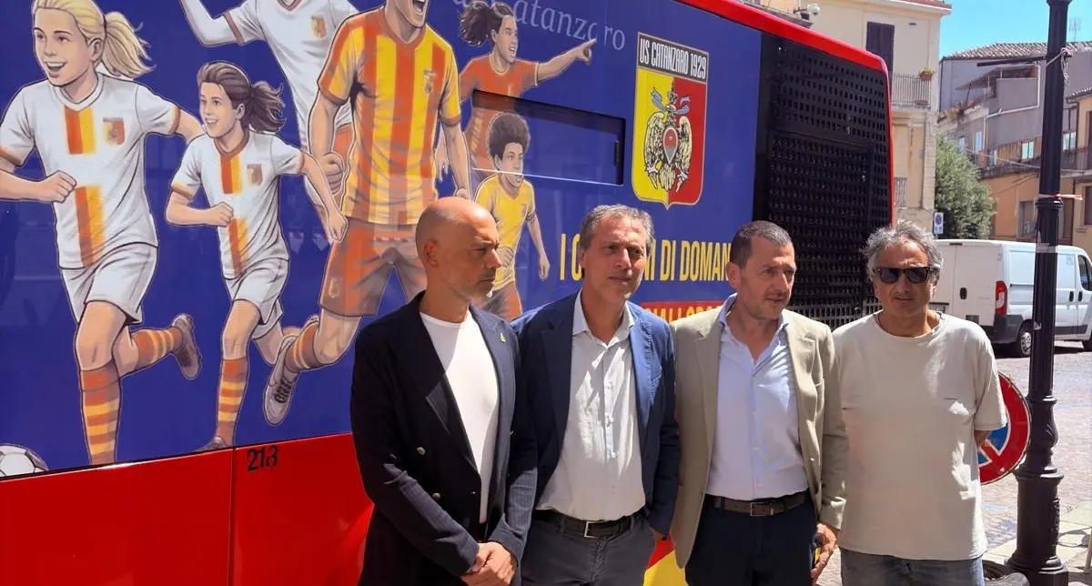 Servizio bus dedicato al settore giovanile dell’US Catanzaro: siglata\u00A0la partnership con Amc\n