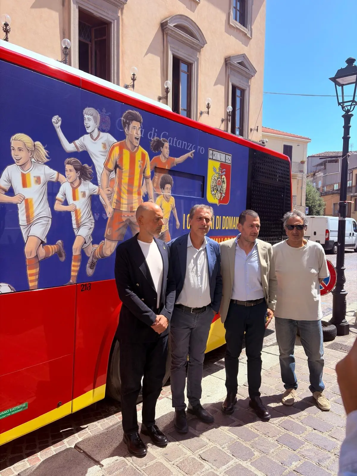 Servizio bus dedicato al settore giovanile dell’US Catanzaro: siglata\u00A0la partnership con Amc\n