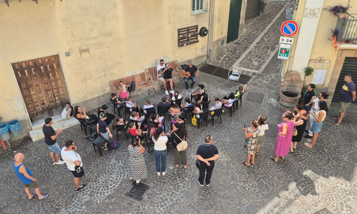 A Cropalati gli alunni riscoprono musica, dialetto e tradizioni con il progetto Cantastorie