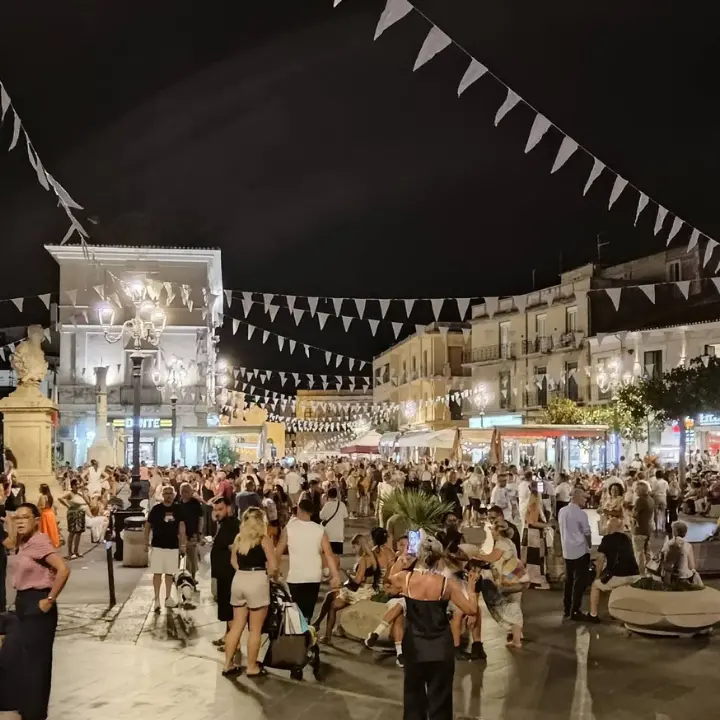 Notte Bianca a Pizzo, solidarietà e divertimento con “The Fairies Evening”: Ali di Fata ringrazia la città\n