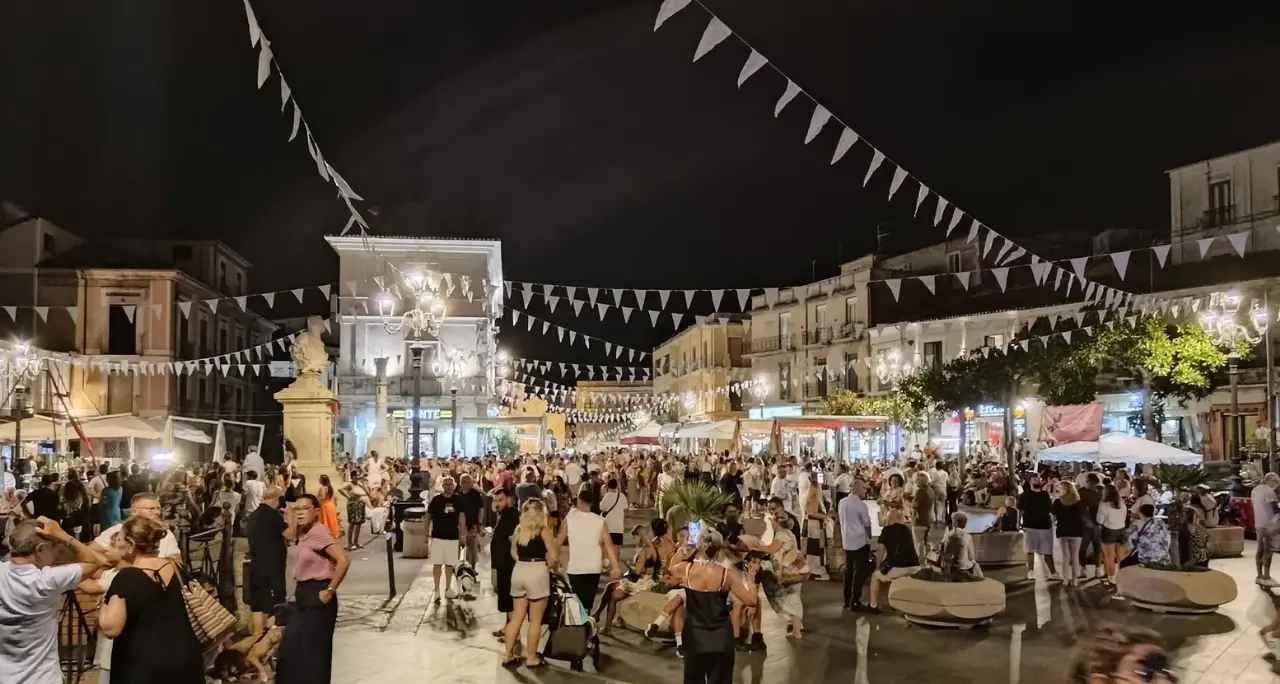 Notte Bianca a Pizzo, solidarietà e divertimento con “The Fairies Evening”: Ali di Fata ringrazia la città\n