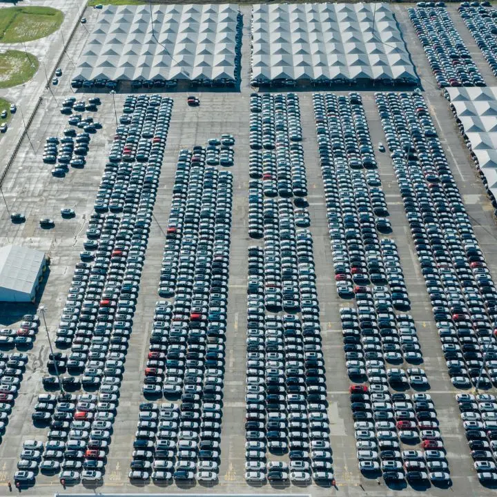 Il mercato cresce del 3,15% ad agosto: Stellantis accelera a doppia velocità rispetto alla media nazionale\n