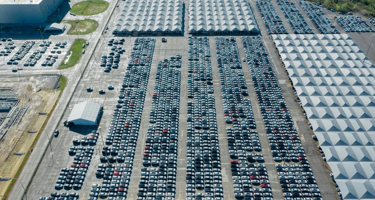 Il mercato cresce del 3,15% ad agosto: Stellantis accelera a doppia velocità rispetto alla media nazionale\n