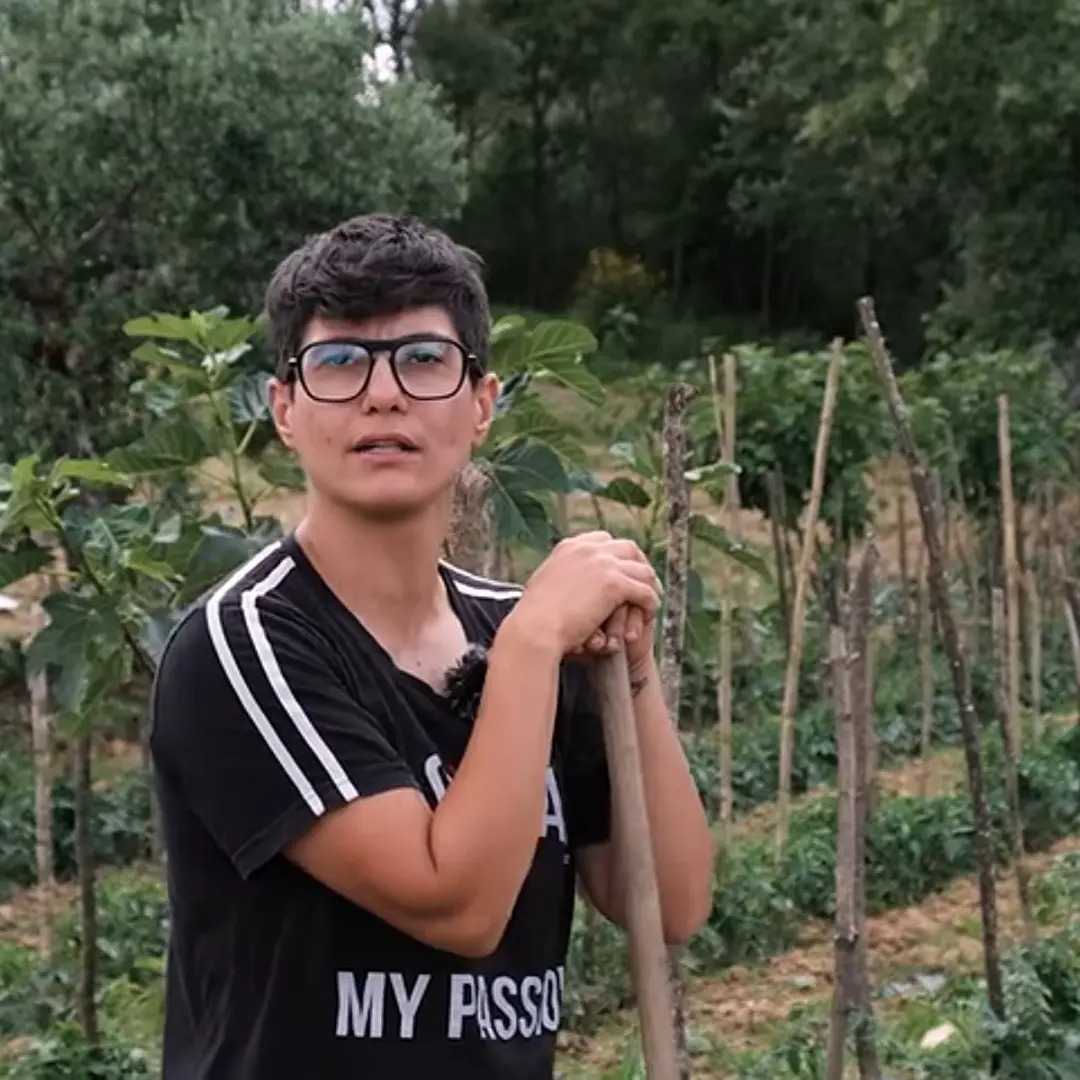 «Mani sporche che sanno di dignità»: la giovane contadina calabrese che ha scelto di vivere sola in campagna\n