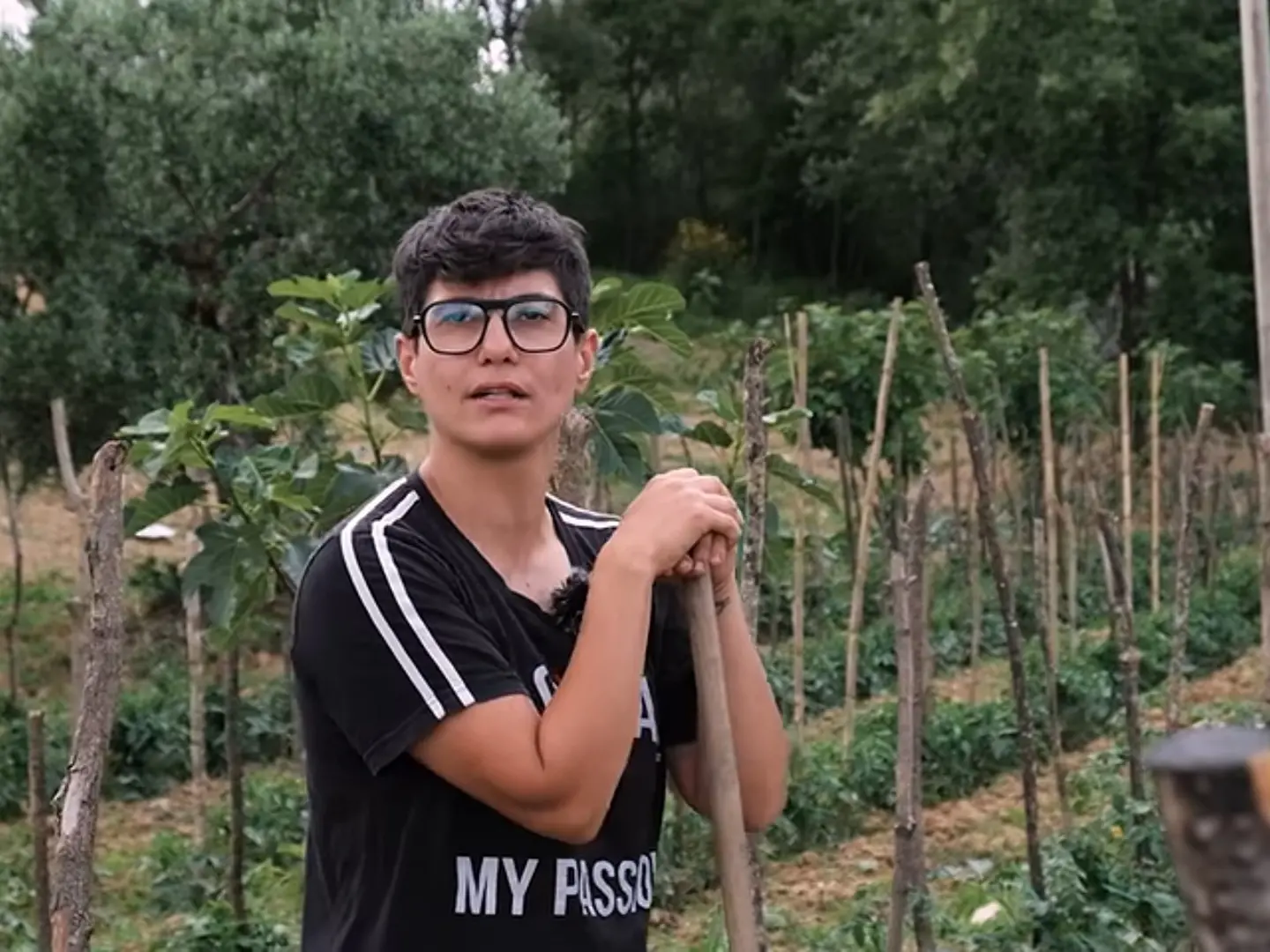«Mani sporche che sanno di dignità»: la giovane contadina calabrese che ha scelto di vivere sola in campagna