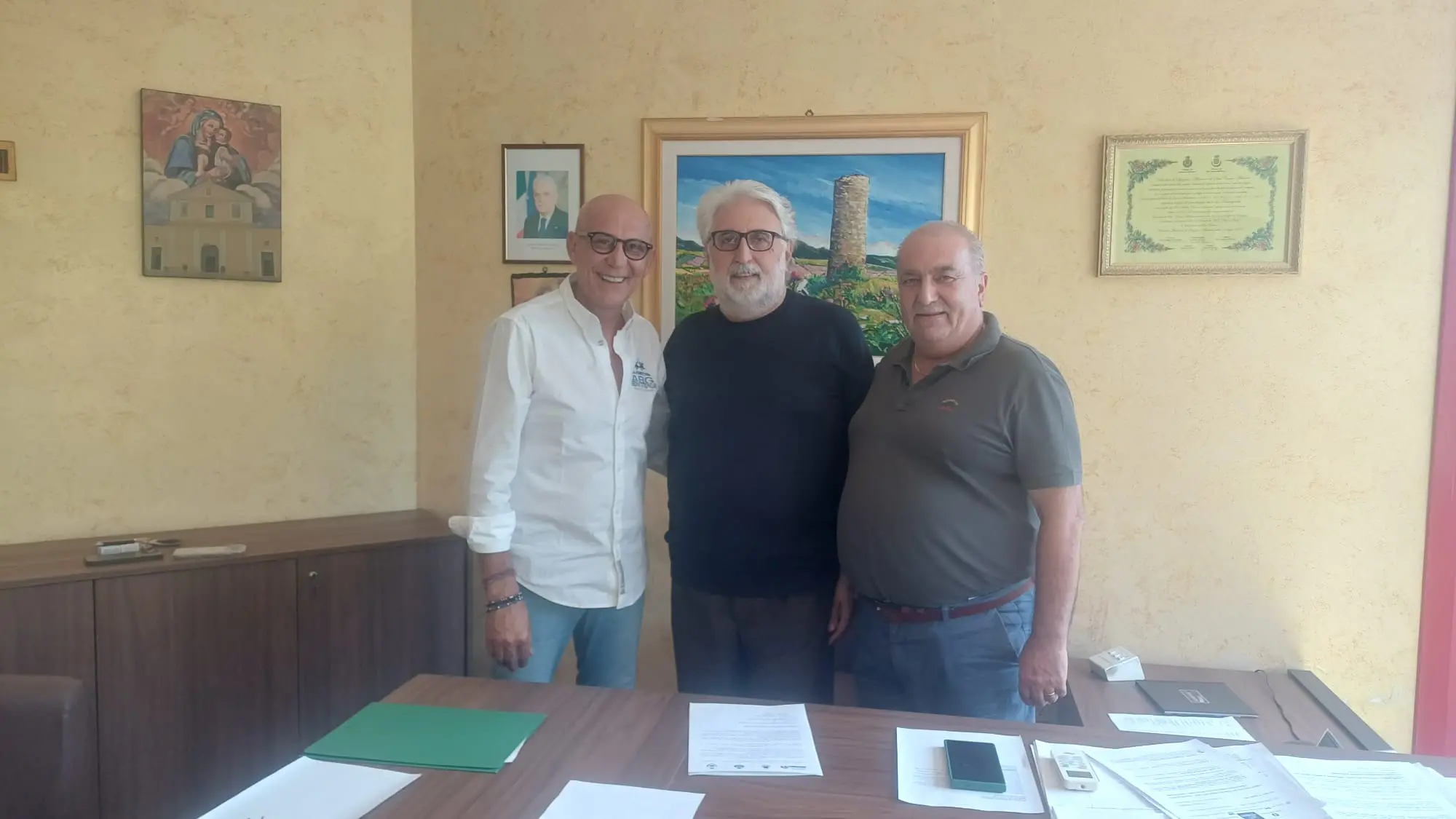<p>Nella foto il sindaco di Vaccarizzo Albanese</p>\\n
