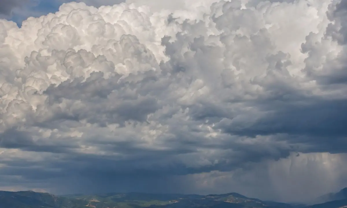Meteo Calabria, domani mattinata soleggiata e temporali pomeridiani su aree interne e Ionio\n