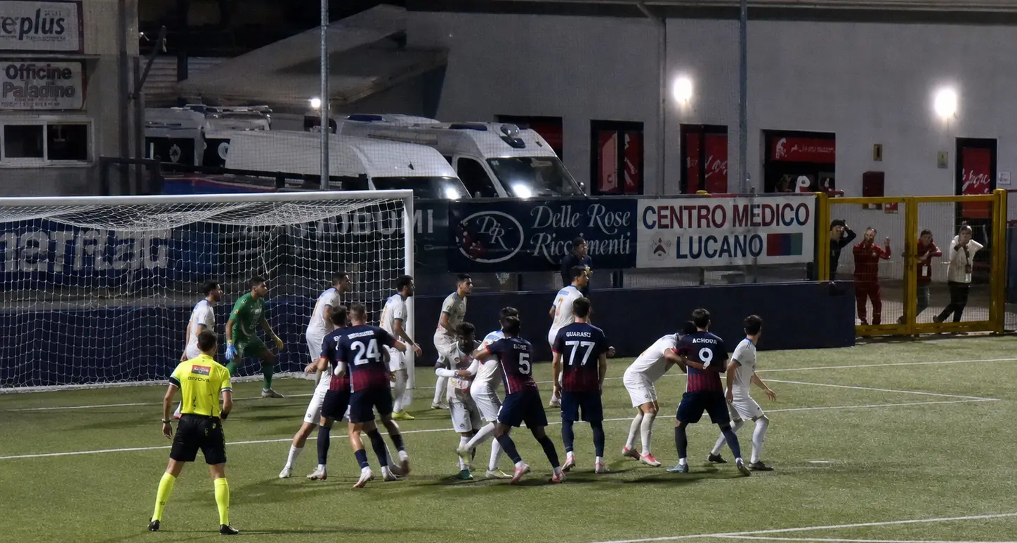 Cosenza, altra amarezza: Iliev combina il pasticcio e il Sorrento ringrazia (1-0)\n