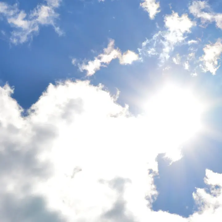 <p>Caldo ma non caldissimo: picchi oltre i 30 gradi ma arriva qualche temporale e il rischio grandine, ecco dove</p>