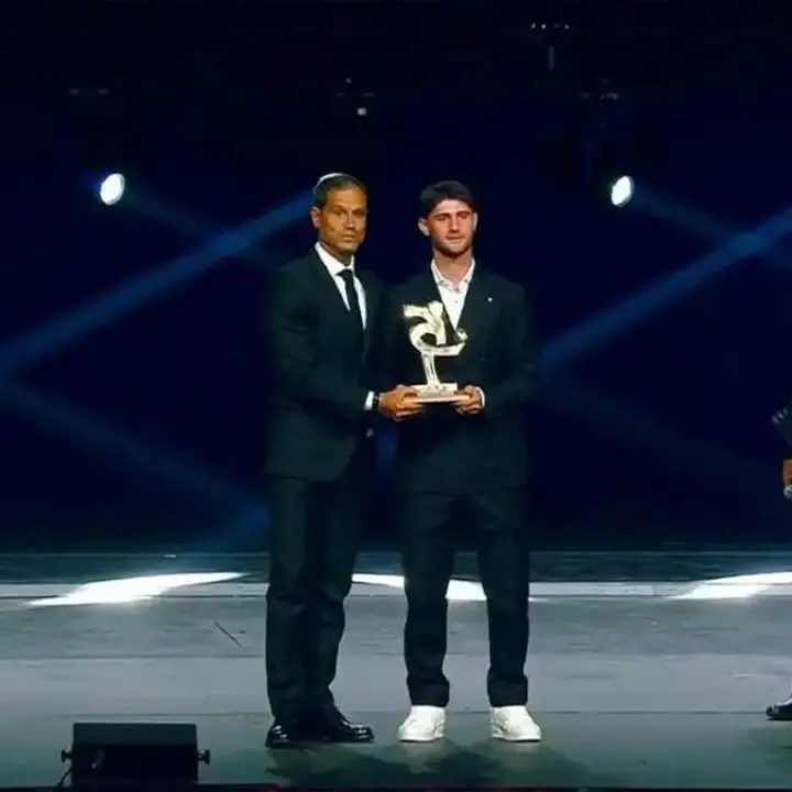 Dalla favola Catanzaro al premio alla Scala: Liberali è il miglior giovane della Serie B 2025/26\n