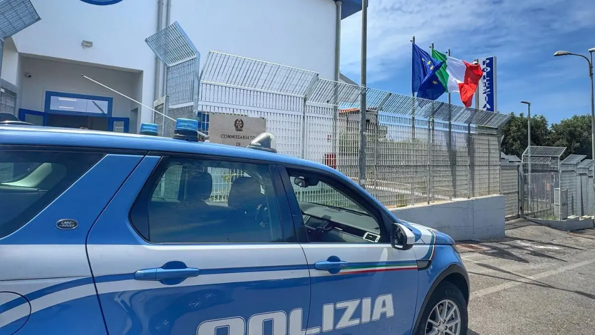 <p>Il commissariato di Polizia a Diamante</p>\\n