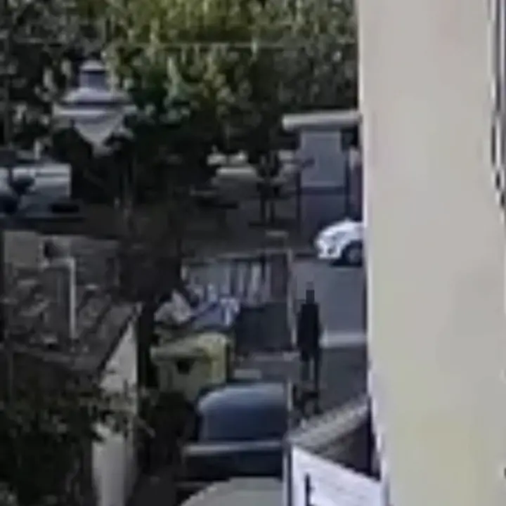 <p>Sparatoria a Vibo, la dinamica dell'agguato di viale Affaccio a Vibo in un <span style=\"color:hsl(0, 75%, 60%);\">video </span>diffuso dalla Polizia</p>