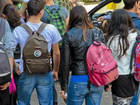 Caldo e scuola, Micheli: «Il 15 settembre resta la data prevista, ma gli istituti possono valutare adattamenti»