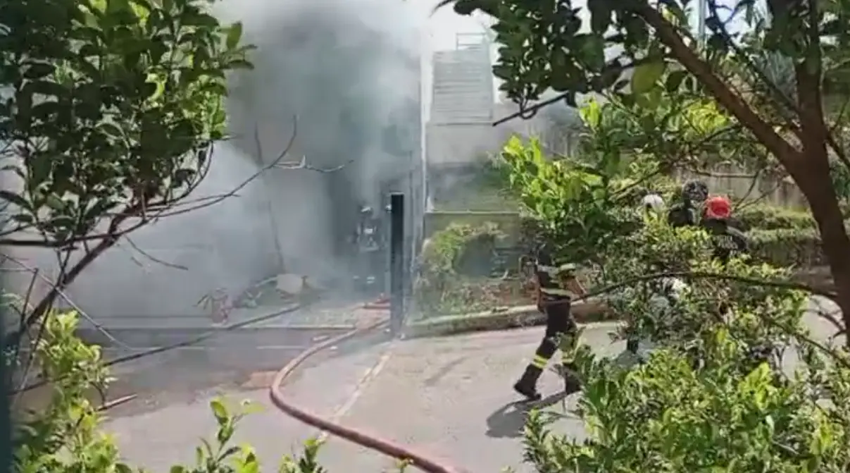 Incendio esercizio commerciale Catanzaro