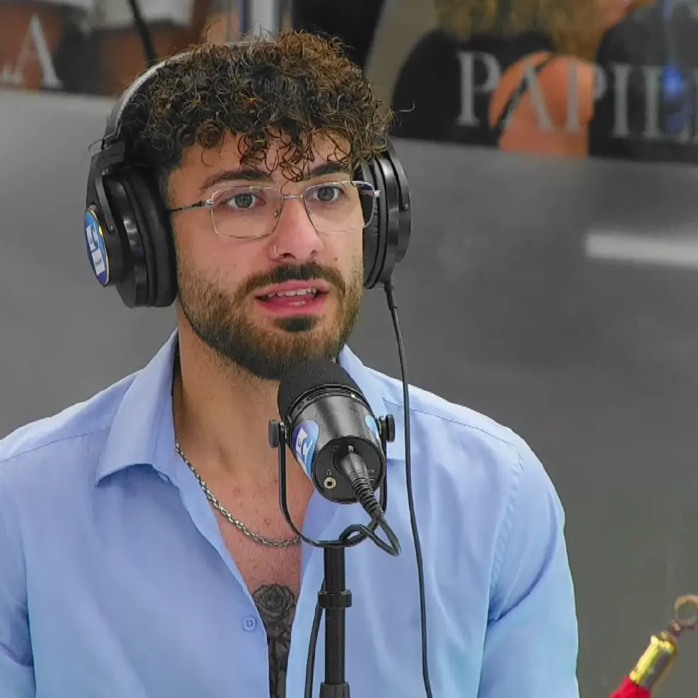 Rocco Vitaliano, lo stilista di Girifalco che porta la tessitura calabrese nel mondo a 22 anni: «Perché ho scelto di restare»\n