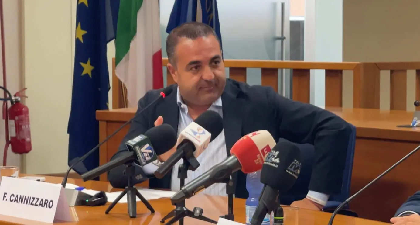 Cannizzaro rilancia l’asse Reggio-Messina: «Con Sacal lavoriamo al pontile e alla stazione dell’aeroporto»\n
