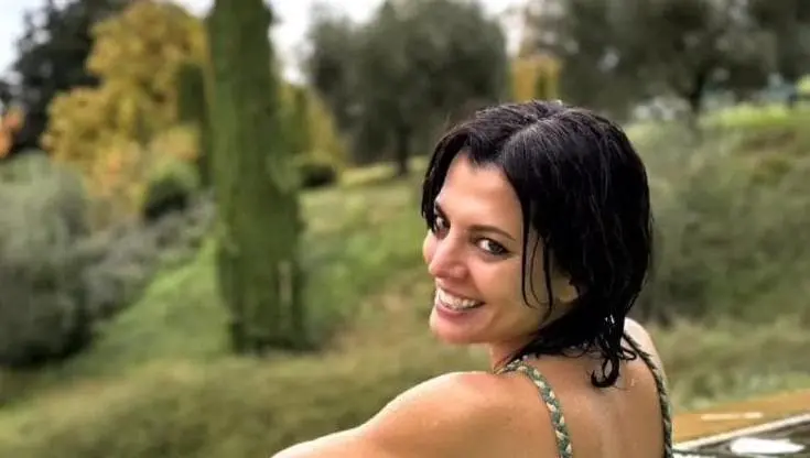 Rapisce l’ex compagna, la getta dal cavalcavia sull’autostrada e poi si toglie la vita lanciandosi nel vuoto\n