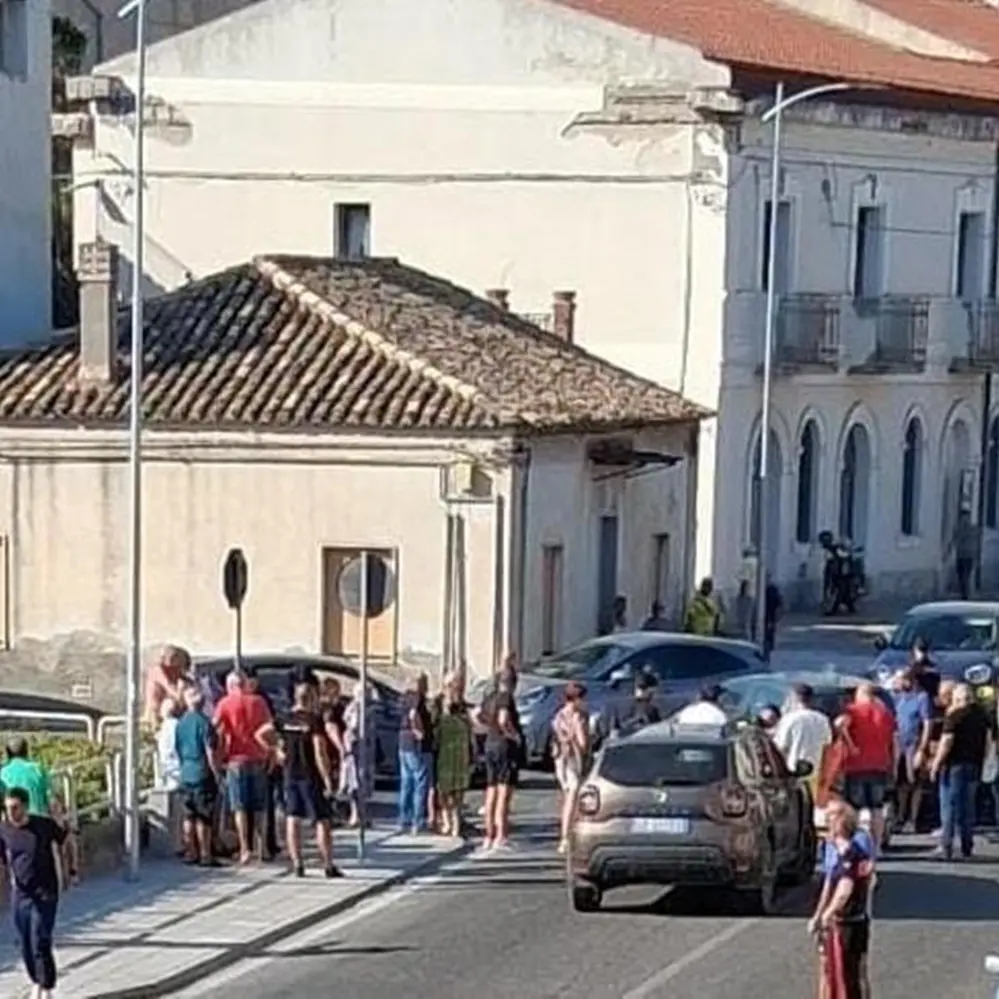 Scontro tra auto e scooter a Locri: ferito giovane centauro\n