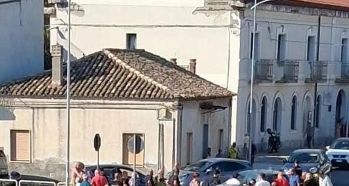 Scontro tra auto e scooter a Locri: ferito giovane centauro\n