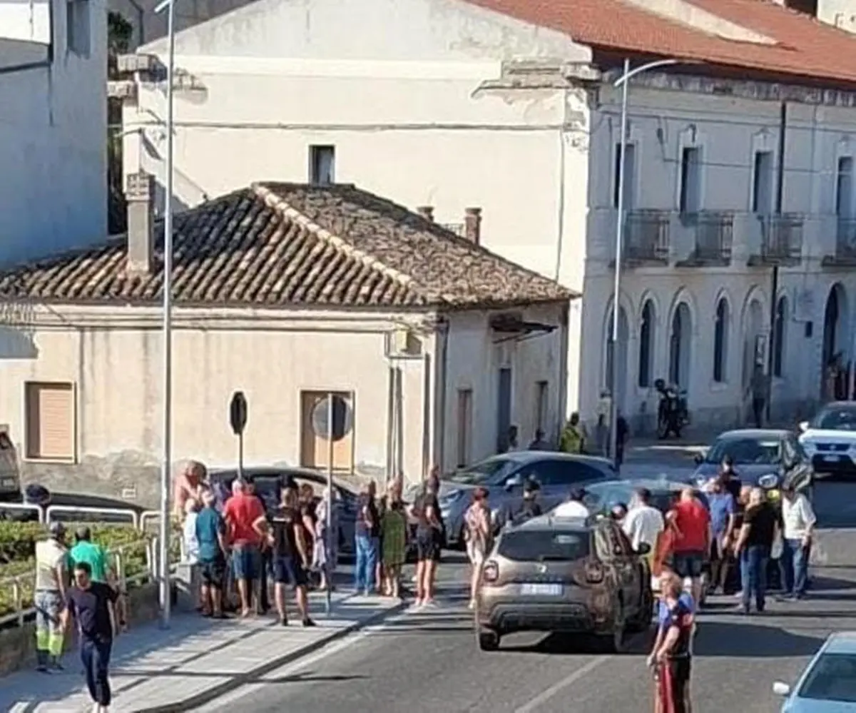 Scontro tra auto e scooter a Locri: ferito giovane centauro\n