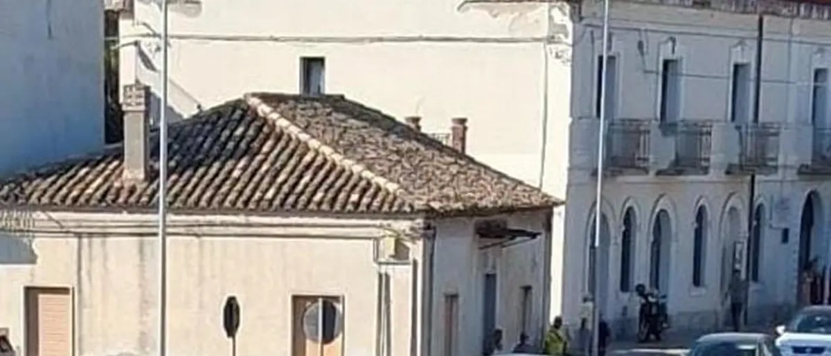Scontro tra auto e scooter a Locri: ferito giovane centauro\n
