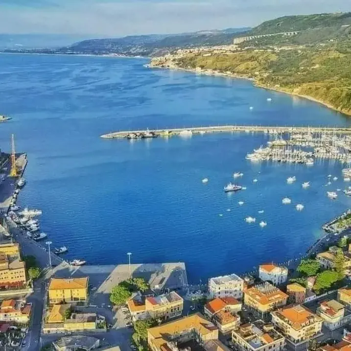 Un aiuto alle famiglie in difficoltà,\u00A0l'associazione “Vibo Marina C'è”\u00A0lancia una raccolta fondi e chiama a raccolta i cittadini\n