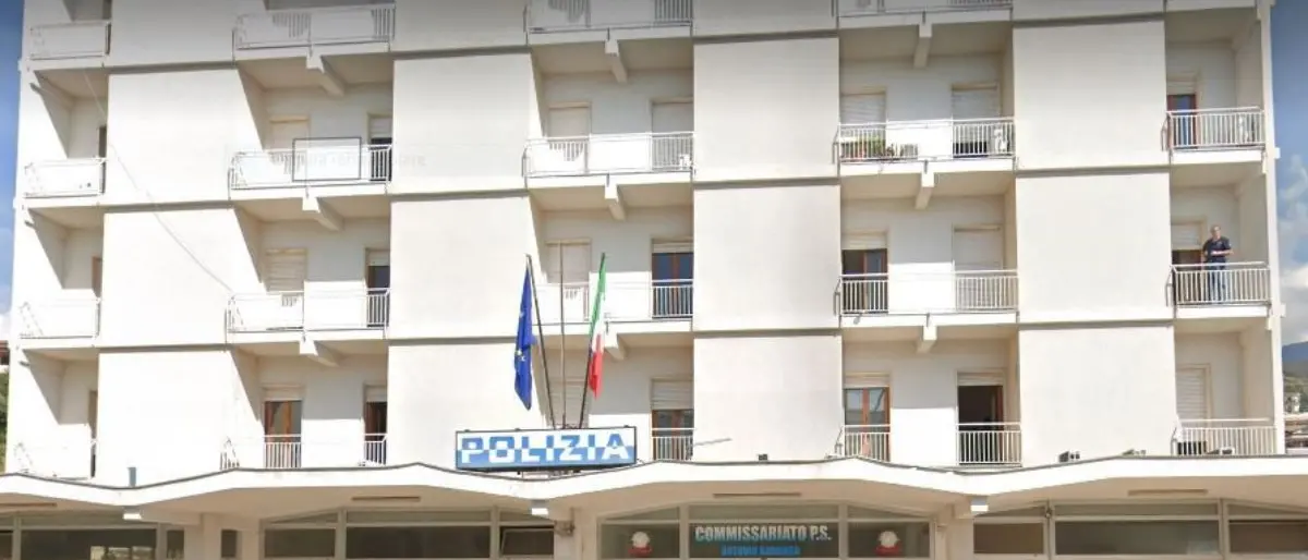 Fuscaldo, nascondeva cinque involucri di cocaina: arrestato un trentacinquenne dalla Polizia\n