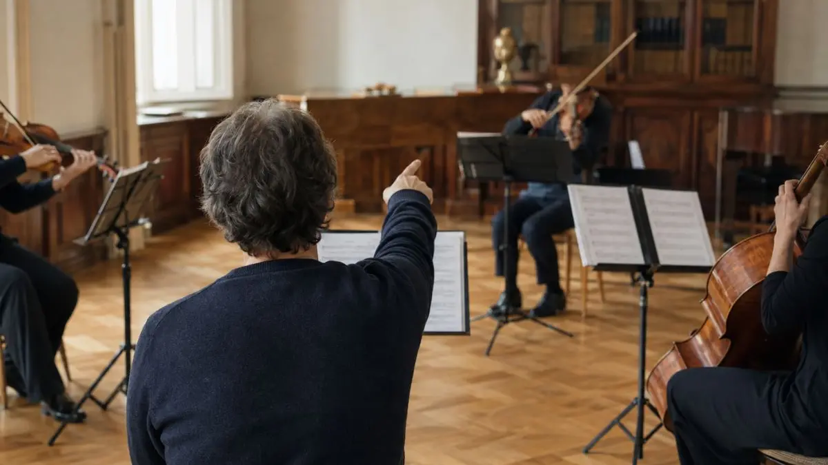 <p>Una formazione di musica da camera (FOTO AI)</p>\\n