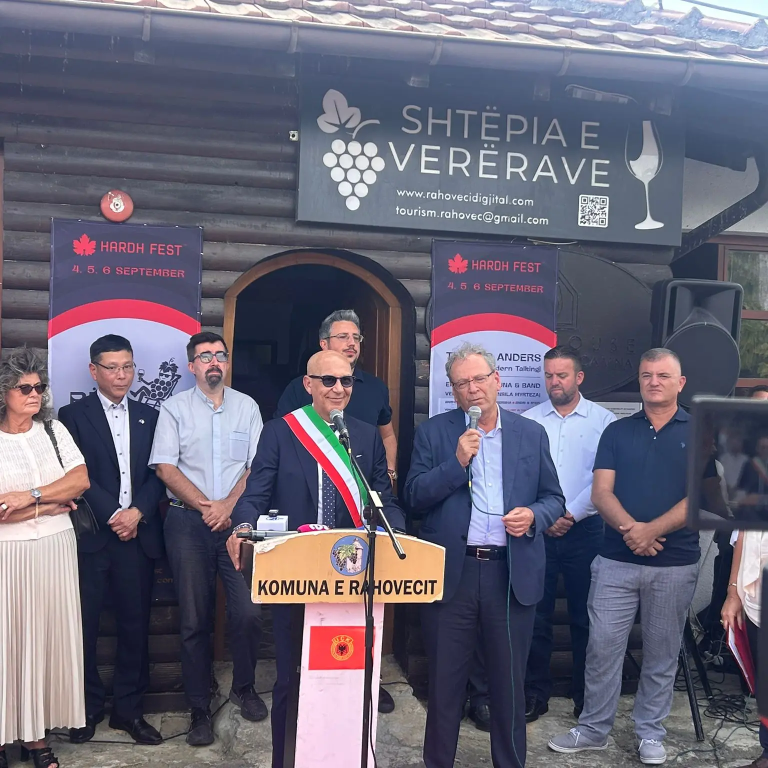 Vaccarizzo Albanese, il sindaco Pomillo nominato ambasciatore onorario dell’Hardh Fest in Kosovo\n