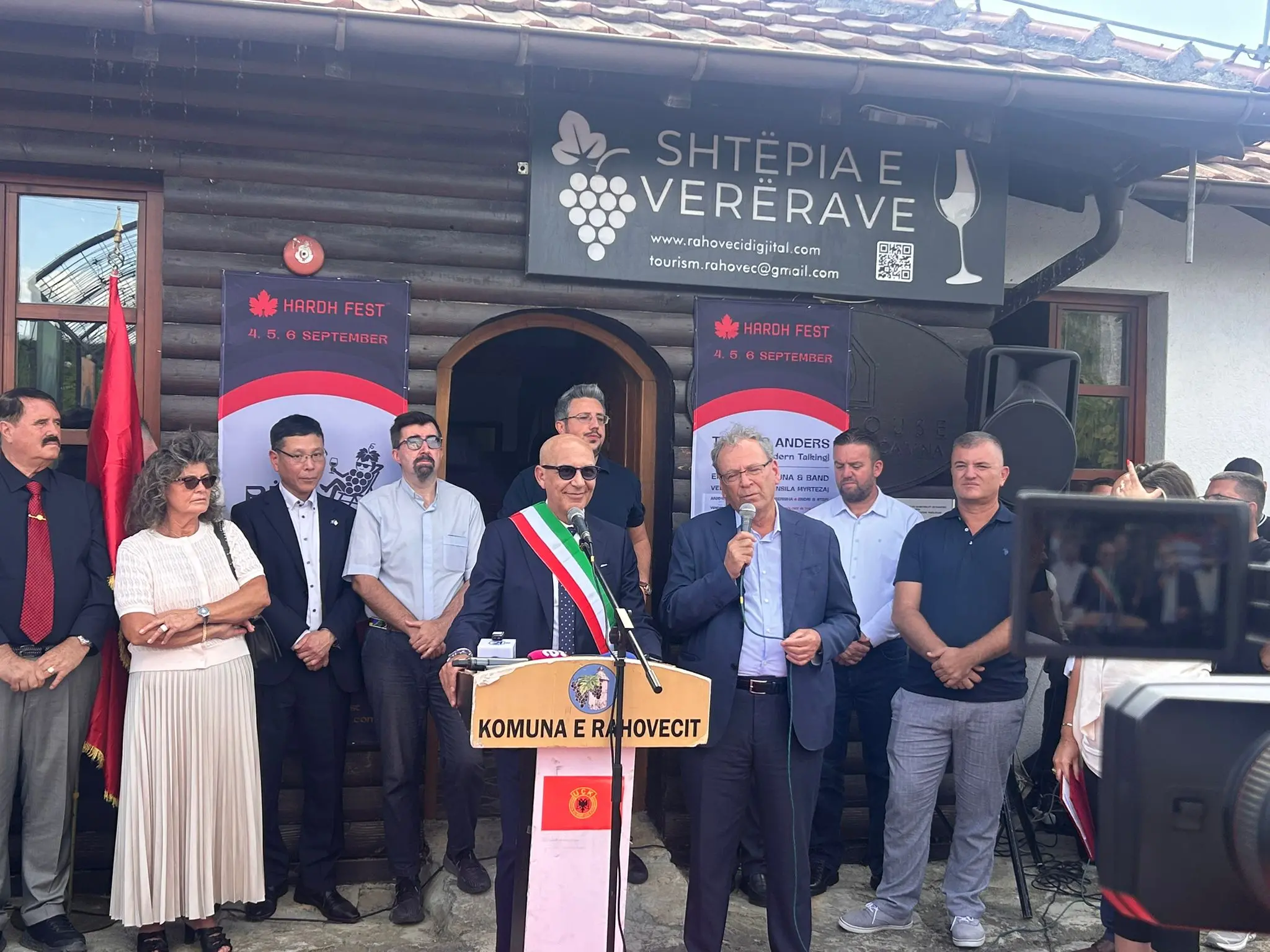 Vaccarizzo Albanese, il sindaco Pomillo nominato ambasciatore onorario dell’Hardh Fest in Kosovo\n