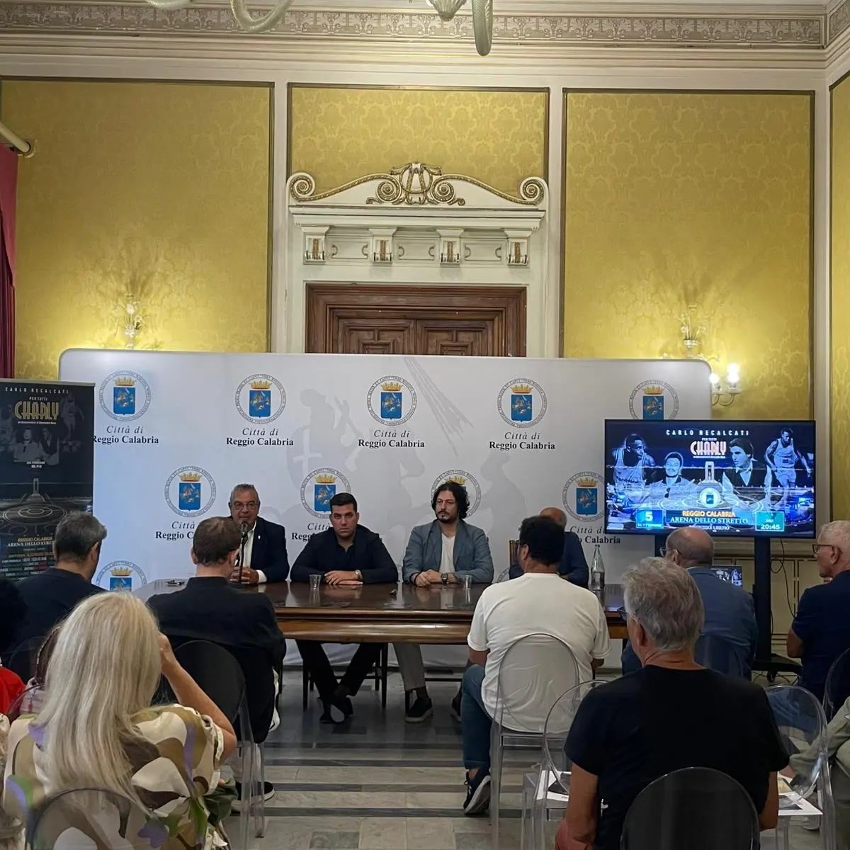 Reggio\u00A0riabbraccia Carlo Recalcati: all’Arena dello Stretto il docufilm che racconta il mito della Viola\n