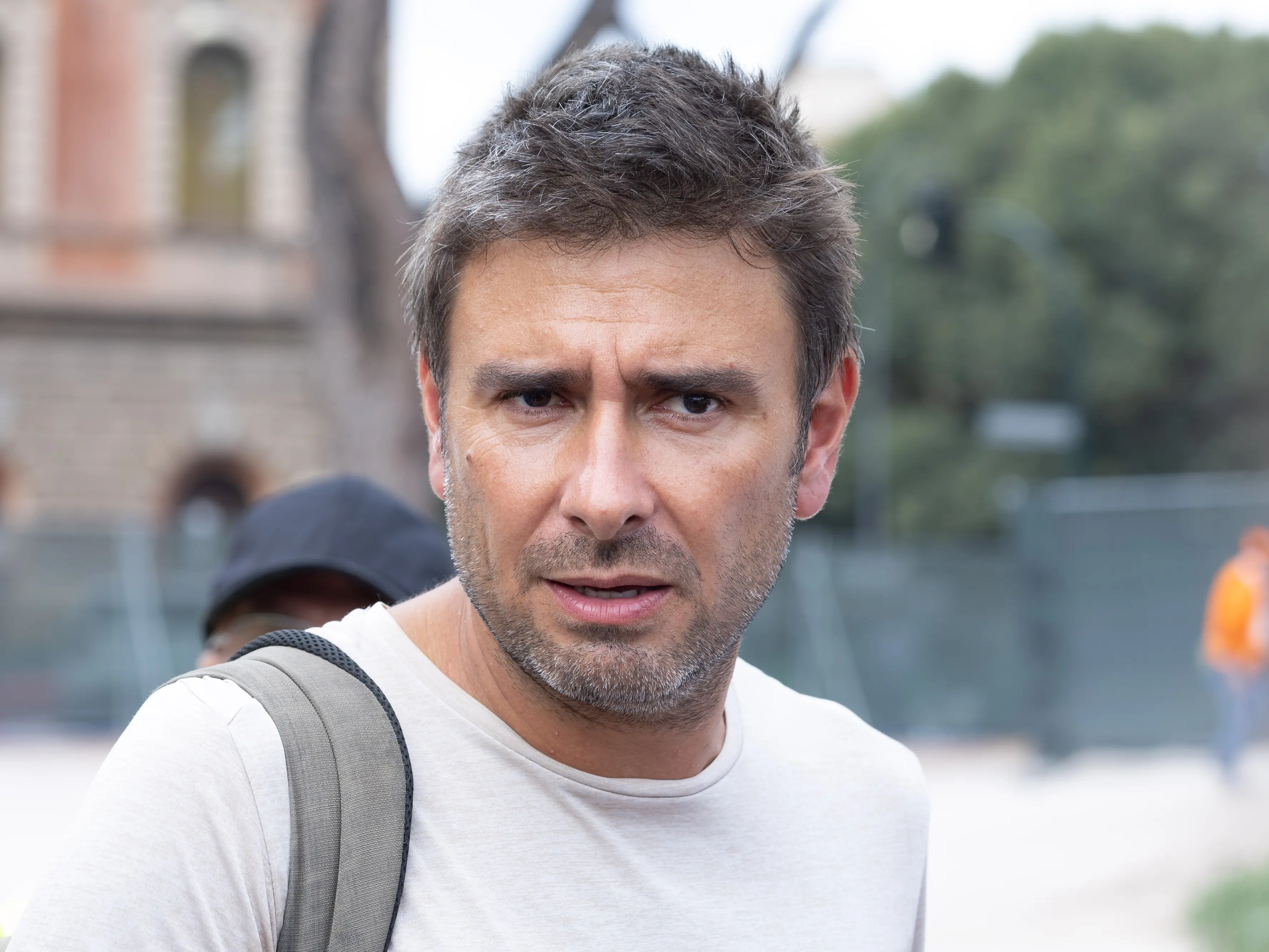 Di Battista ricoverato a Cuba, la testimonianza di chi ci è già passato: «Un medico venne dall’Italia e l’assicurazione organizzò il mio rientro»