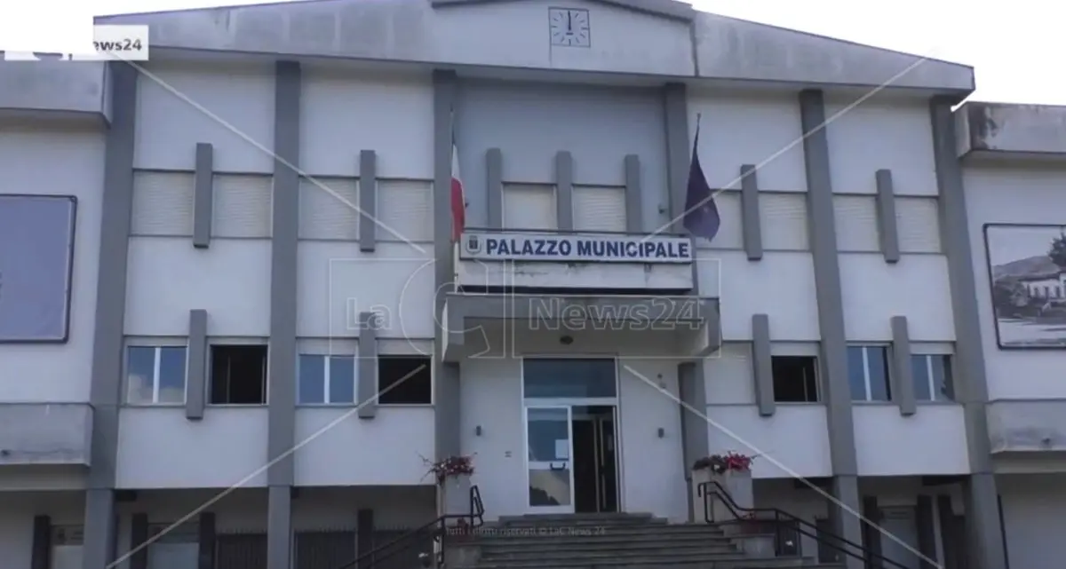Sant’Eufemia d’Aspromonte, Violi non ha più la maggioranza: la crisi politica che viene da lontano\n