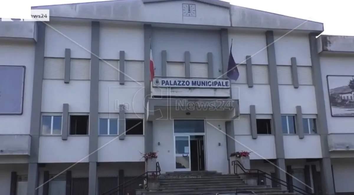 Sant’Eufemia d’Aspromonte, Violi non ha più la maggioranza: la crisi politica che viene da lontano\n