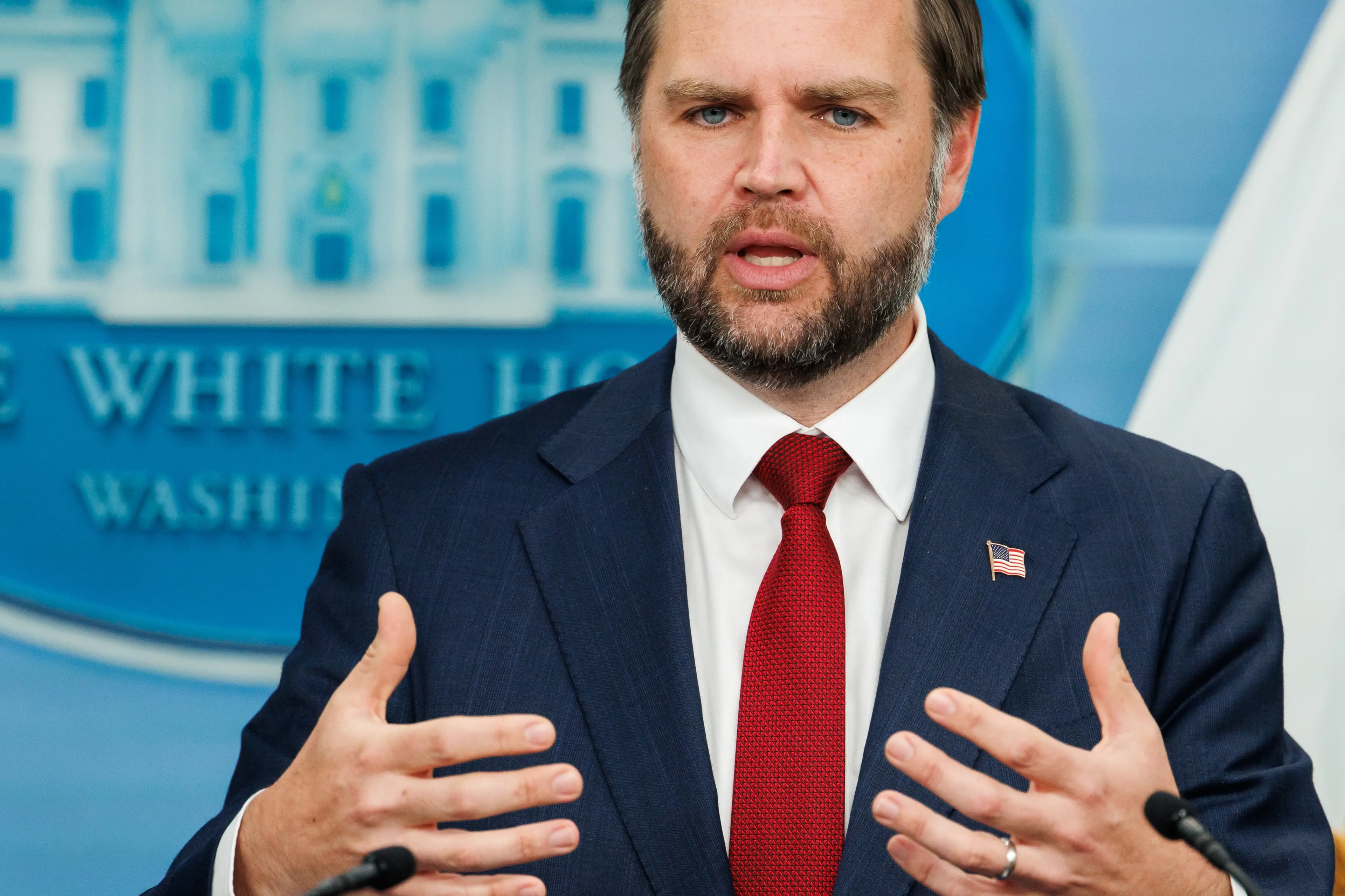 J.D. Vance, l’Anticristo e il “lavoro di Dio”: quando la fede apocalittica del vicepresidente Usa diventa politica\n