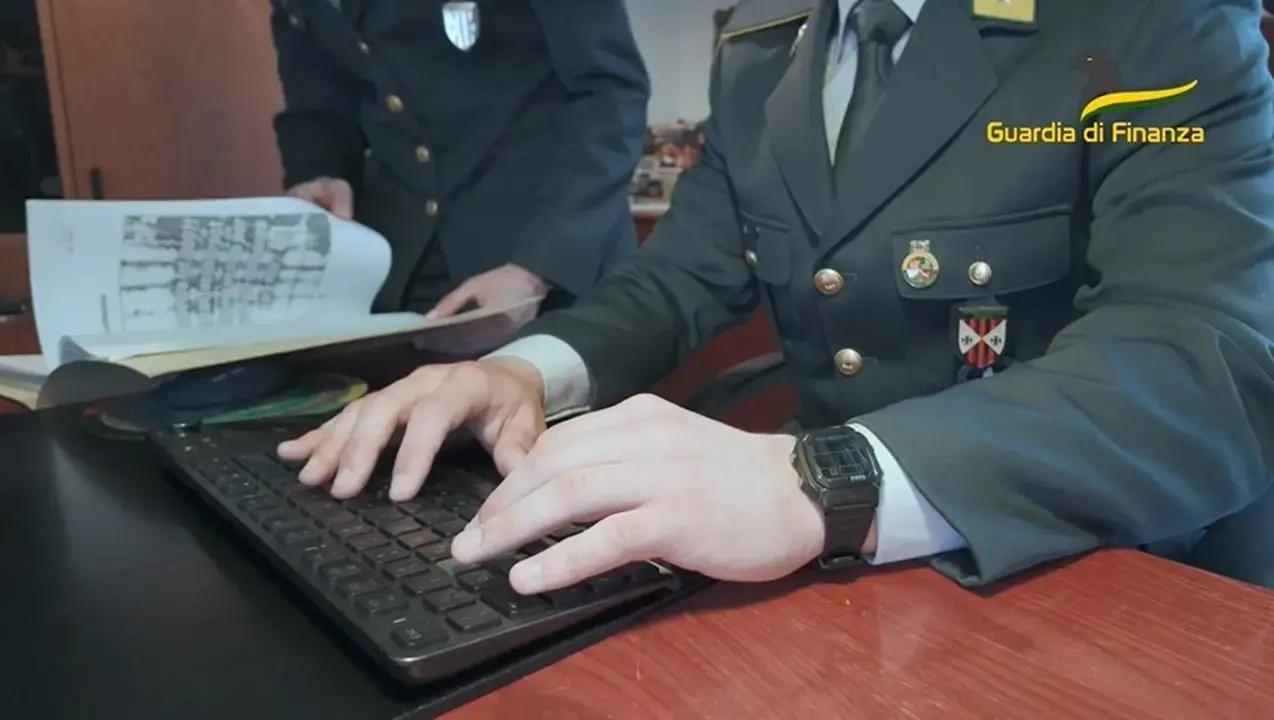 Reddito di cittadinanza con tre identità false nel Vibonese,\u00A0scatta il sequestro da 12.500 euro\n