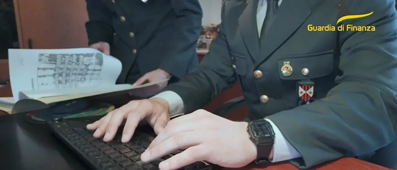 Reddito di cittadinanza con tre identità false nel Vibonese,\u00A0scatta il sequestro da 12.500 euro\n