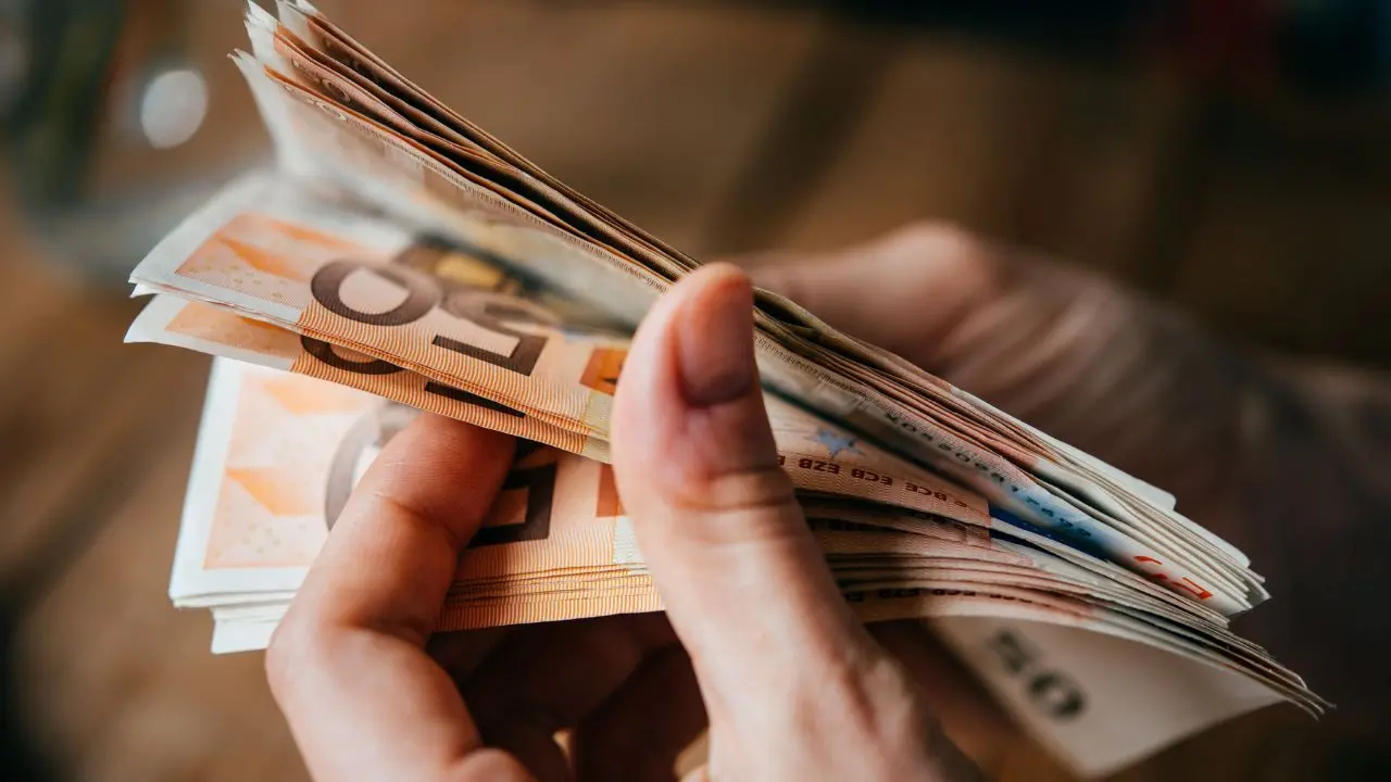Dal prestito da 8mila euro alle minacce, imprenditore nella spirale dell’usura a Lamezia:\u00A0due indagati\n