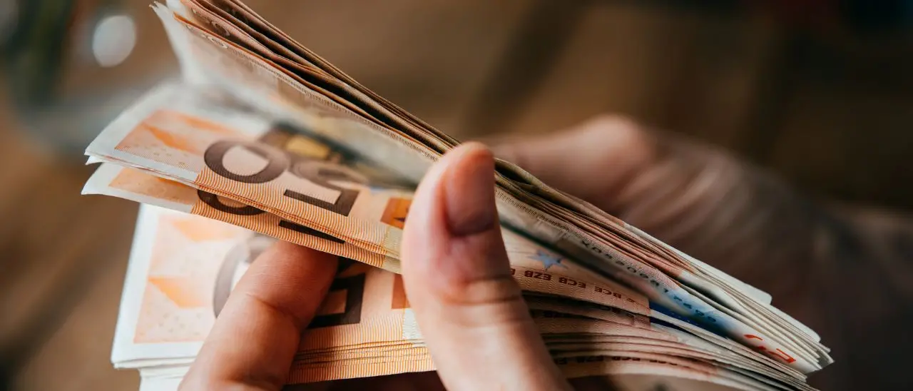 Dal prestito da 8mila euro alle minacce, imprenditore nella spirale dell’usura a Lamezia:\u00A0due indagati\n