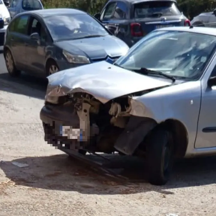 Incidente sulla Statale 18 a\u00A0Moderata Durant: scontro tra due auto vicino al cantiere della rotatoria\n