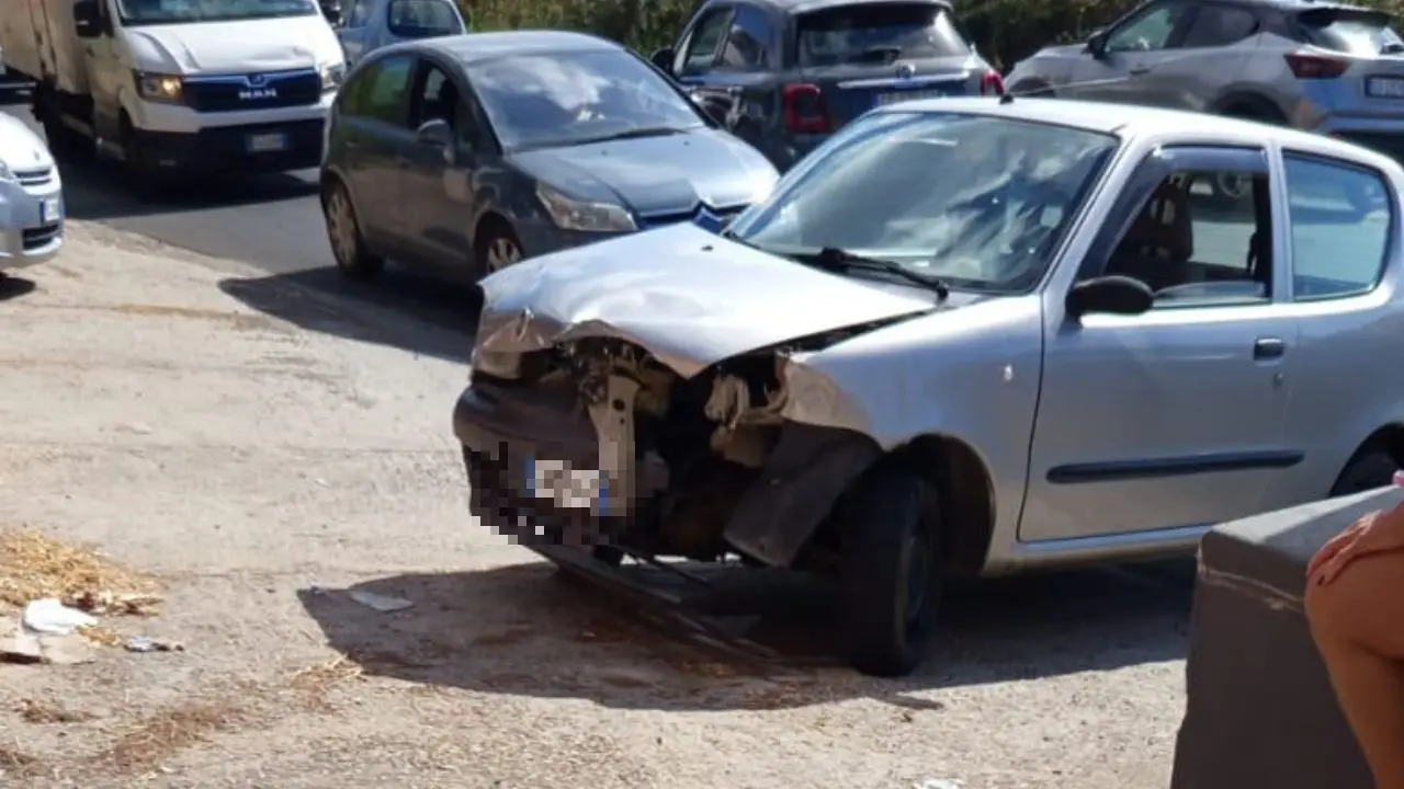 Incidente sulla Statale 18 a\u00A0Moderata Durant: scontro tra due auto vicino al cantiere della rotatoria\n