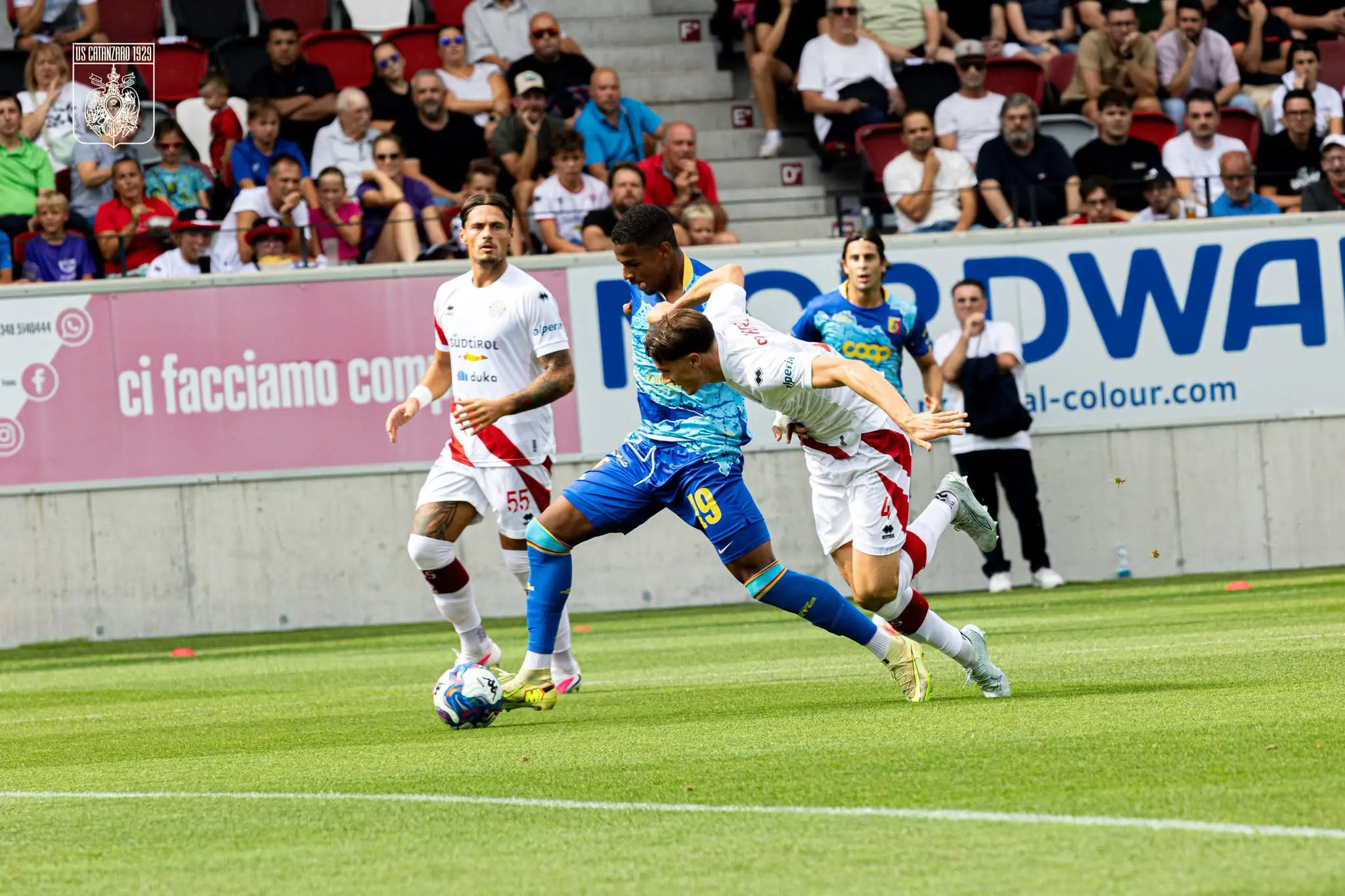 Il Catanzaro cerca punti contro il Sudtirol, un primo tempo con poche emozioni termina 0-0: gli aggiornamenti –\u00A0LIVE\n