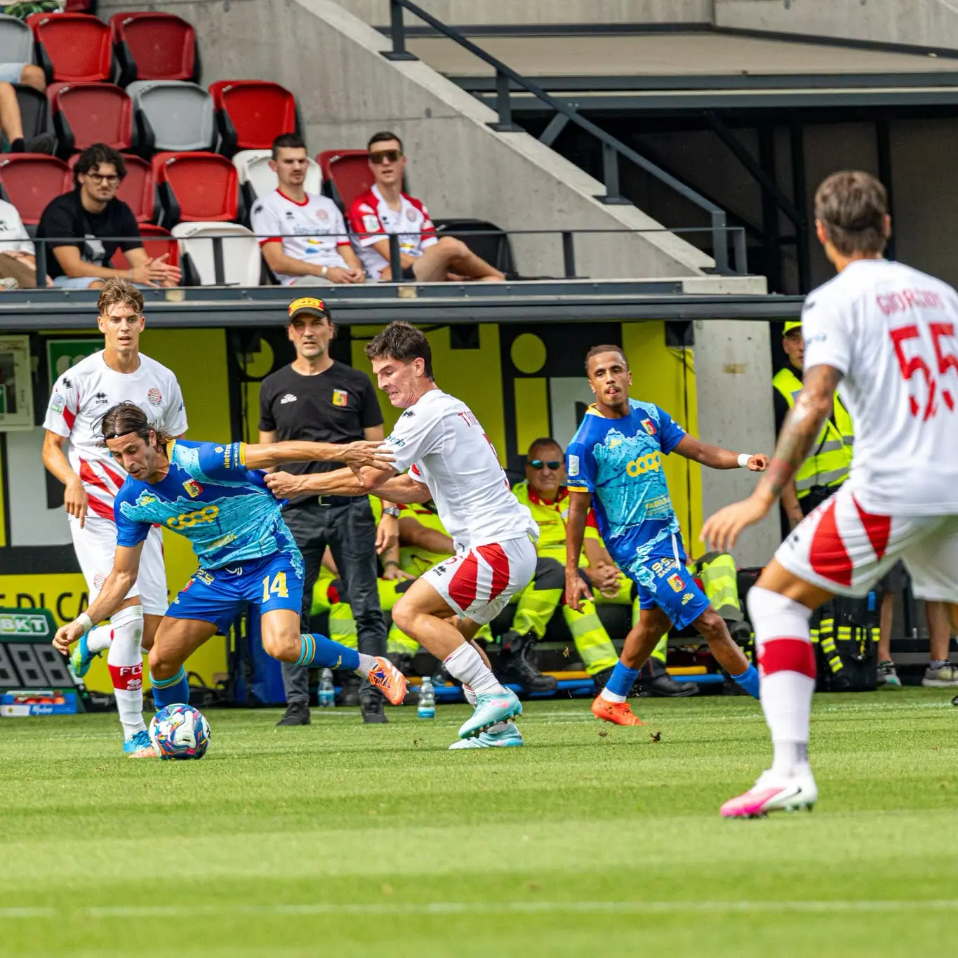 <p>Il Catanzaro crolla a Bolzano, due schiaffi del Sudtirol a fine secondo tempo. <span style=\"color:hsl(0, 75%, 60%);\">Terza sconfitta nelle prime tre giornate</span>: finale 2-0</p>