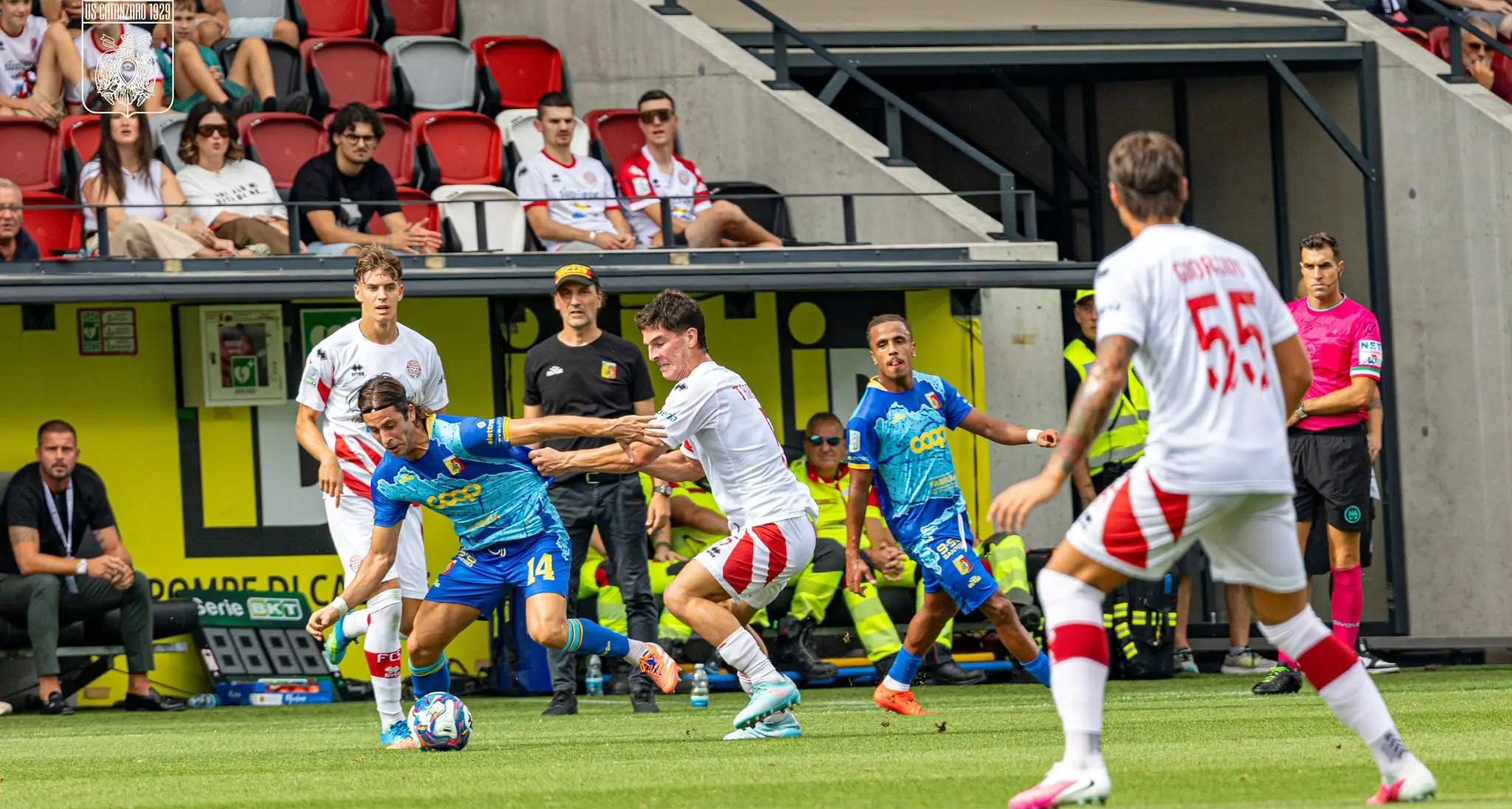 Il Catanzaro crolla a Bolzano, due schiaffi del Sudtirol a fine secondo\u00A0tempo. Terza sconfitta nelle prime tre\u00A0giornate: finale 2-0\n