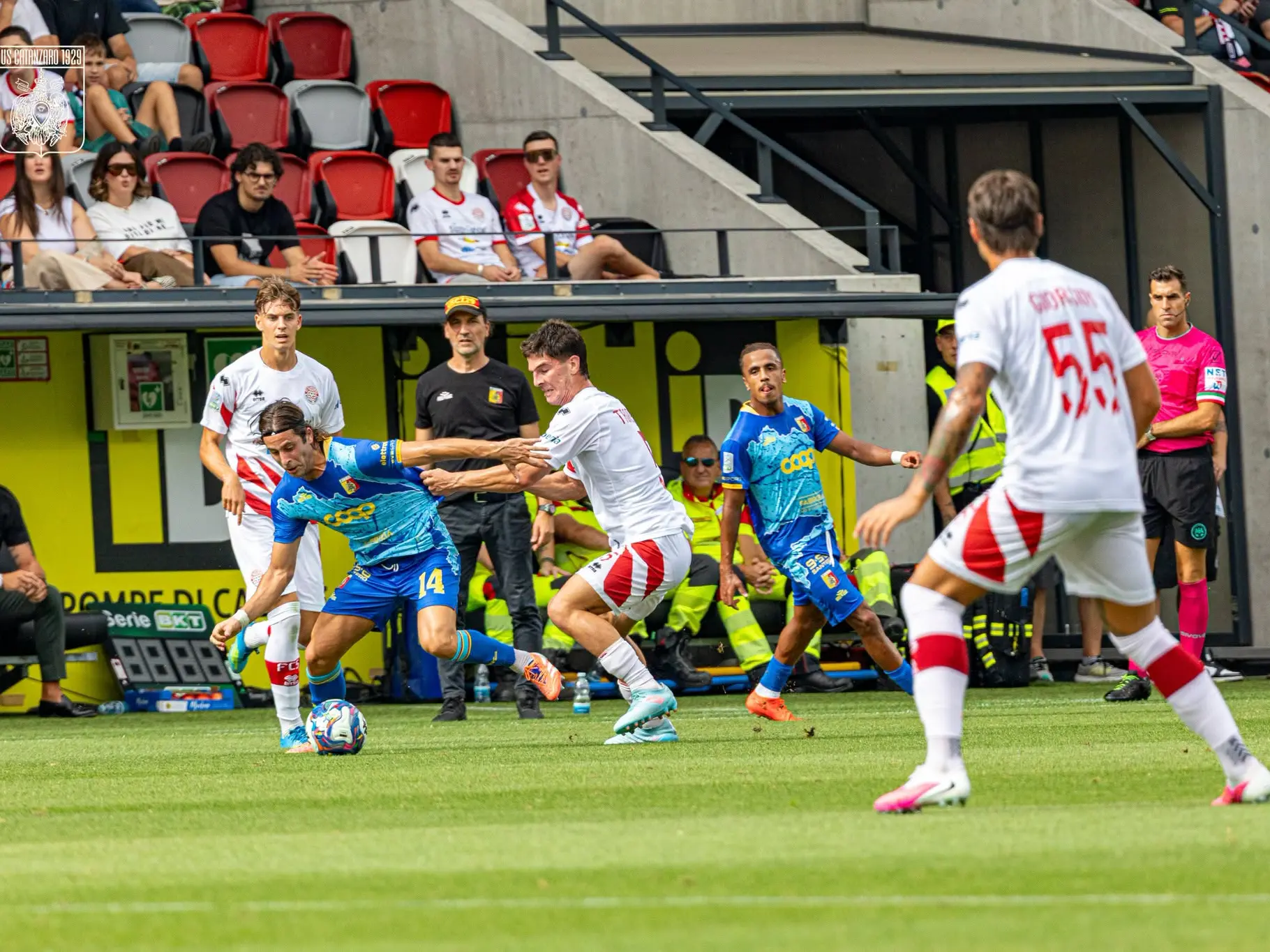 Il Catanzaro crolla a Bolzano, due schiaffi del Sudtirol a fine secondo tempo. Terza sconfitta nelle prime tre giornate: finale 2-0